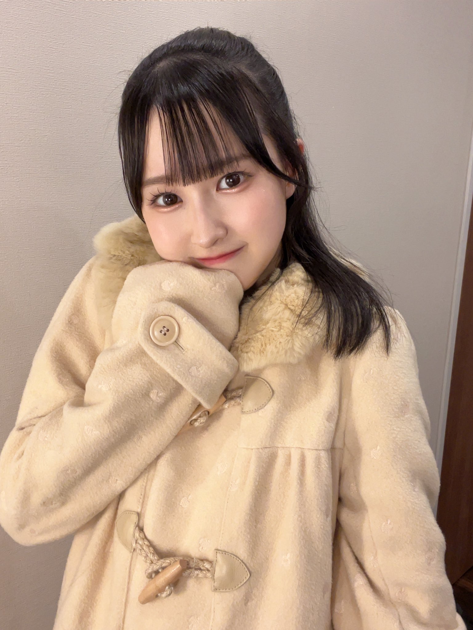 東山恵里沙 等身大タオル F-K5bNmaMAA8SU-.jpg