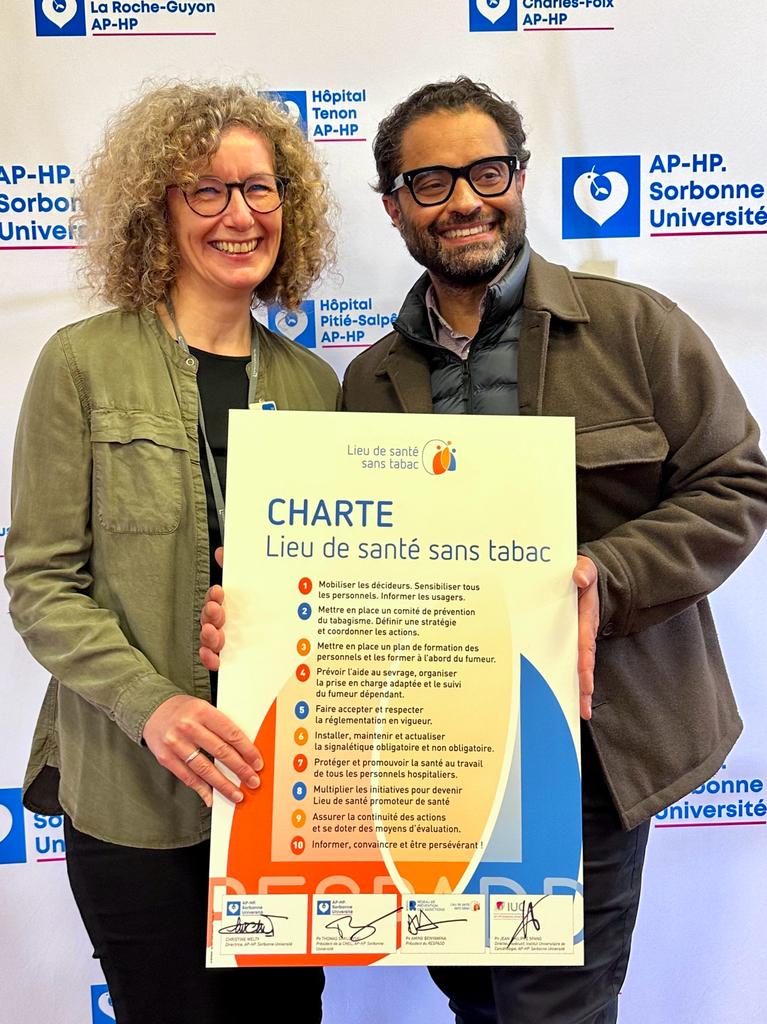 [Hôpital sans tabac 🚭] En direct 🔴 : Aujourd’hui, signature officielle de la charte #LieudeSantéSansTabac du @respadd qui concrétise la démarche « hôpital sans tabac » mise en place depuis le 8 septembre. #MoisSansTabac @APHP @Prabenyamina @AurelienMollar