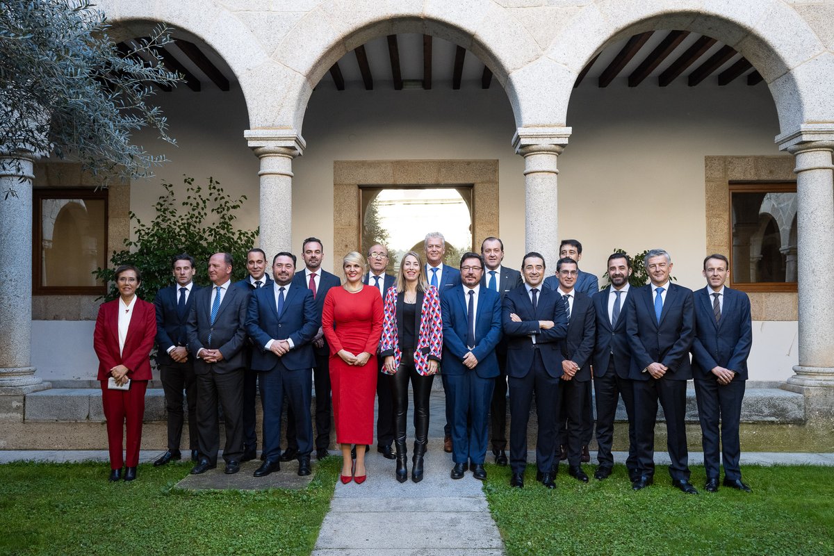 Pymes y autónomos se beneficiarán de la firma del nuevo convenio entre Extraval y diez entidades, impulsado por la Junta.

✅ Habrá más posibilidades de financiación para crear, consolidar o ampliar negocios.

📲 <a href="/Junta_Ex/">Junta de Extremadura</a> <a href="/haciendaEXT/">Hacienda y Admón. Pública</a> <a href="/ExtravalS/">EXTRAVAL SGR</a> 

📝 juntaex.es/w/firma-conven…