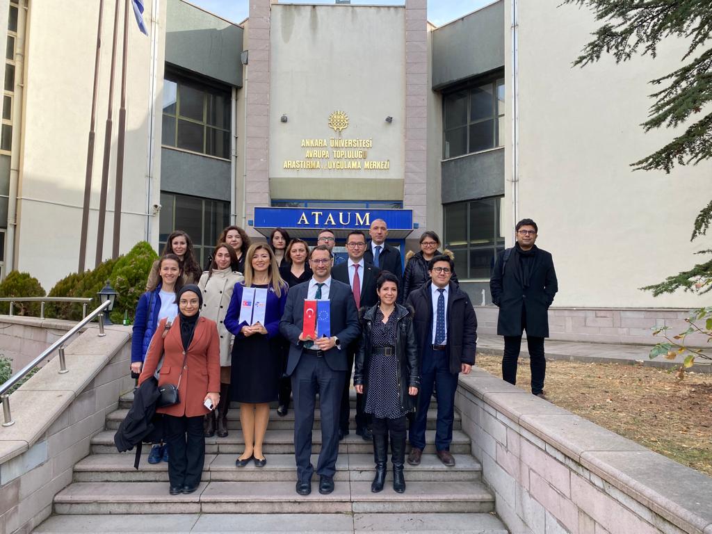 ABBaskanligi's tweet photo. Tüm kurumlarımızın desteği ile IPAdemi ortak eğitimleri hayata geçiyor. @TCTarim’ın eğitmen desteği ile Proje Döngüsü Yönetimi–1 eğitimi #ATAUM’da başladı.Bir hafta sürecek eğitimlerde 15 kamu personeli #projeyönetimi'nin incelikleriyle buluşacak
#ipademi #pcm #abprojeleri #proje https://t.co/4EQovl6oPj