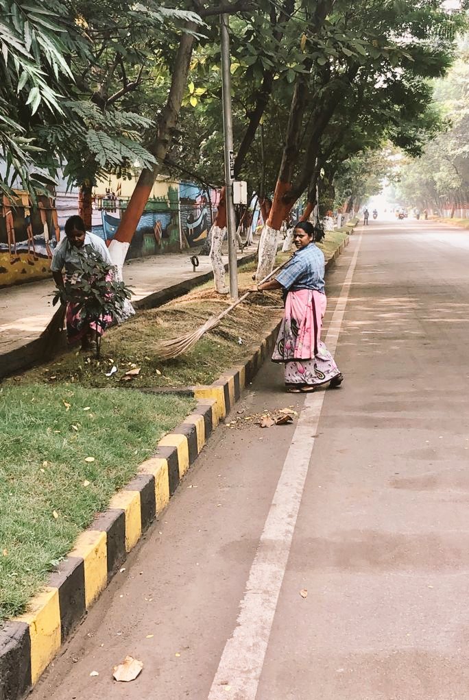VPA Civil Engineering Department have taken up #SwachhBharat activity today as a part of ongoing #SwachhataHiSeva Campaign, Pruning of trees along side roads, Cleaning of Dry #DrainageLines and cleaning of dry leaves on Road Dividers was taken up today. @shipmin_india @DARPG_GoI…