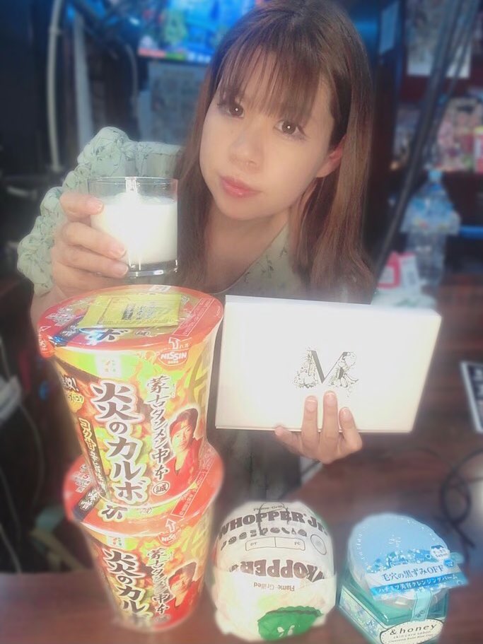 misanex0323's tweet photo. ふぇあり〜ず
20時からオープンしてます!
今日はじゃんままのお誕生日イヴ!
オープンから
たくさんの方にお祝いして頂いてます🫶
僕までたくさん
ドリンクやプレゼント頂いてる(⸝⸝ᐡ. ̫ .ᐡ⸝⸝)
みなさん、ありがとうございます☺️💞
#ふぇありーず #misane https://t.co/f08hzZSz9l