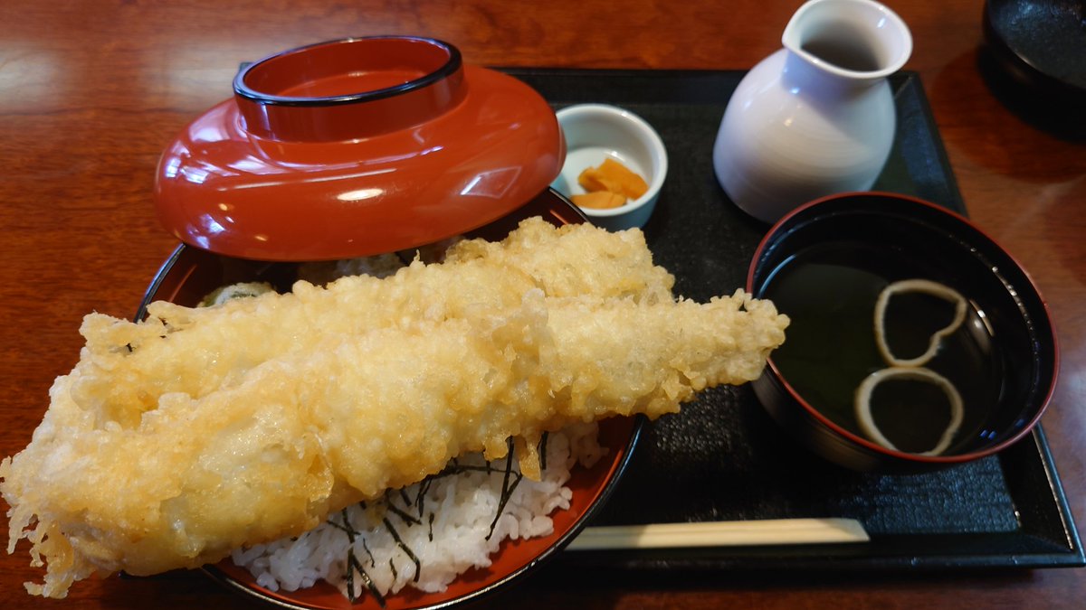 suval_suval's tweet photo. 半年ぶりに『三日月庵』さんへ‼️🌙
穴子丼をセレクト👍
…この前にぶりマグロ丼を食べたので
海鮮天丼は諦めましたが、こちらも
かなりのボリュームでした✨🤩 https://t.co/XbPK1lGT9C