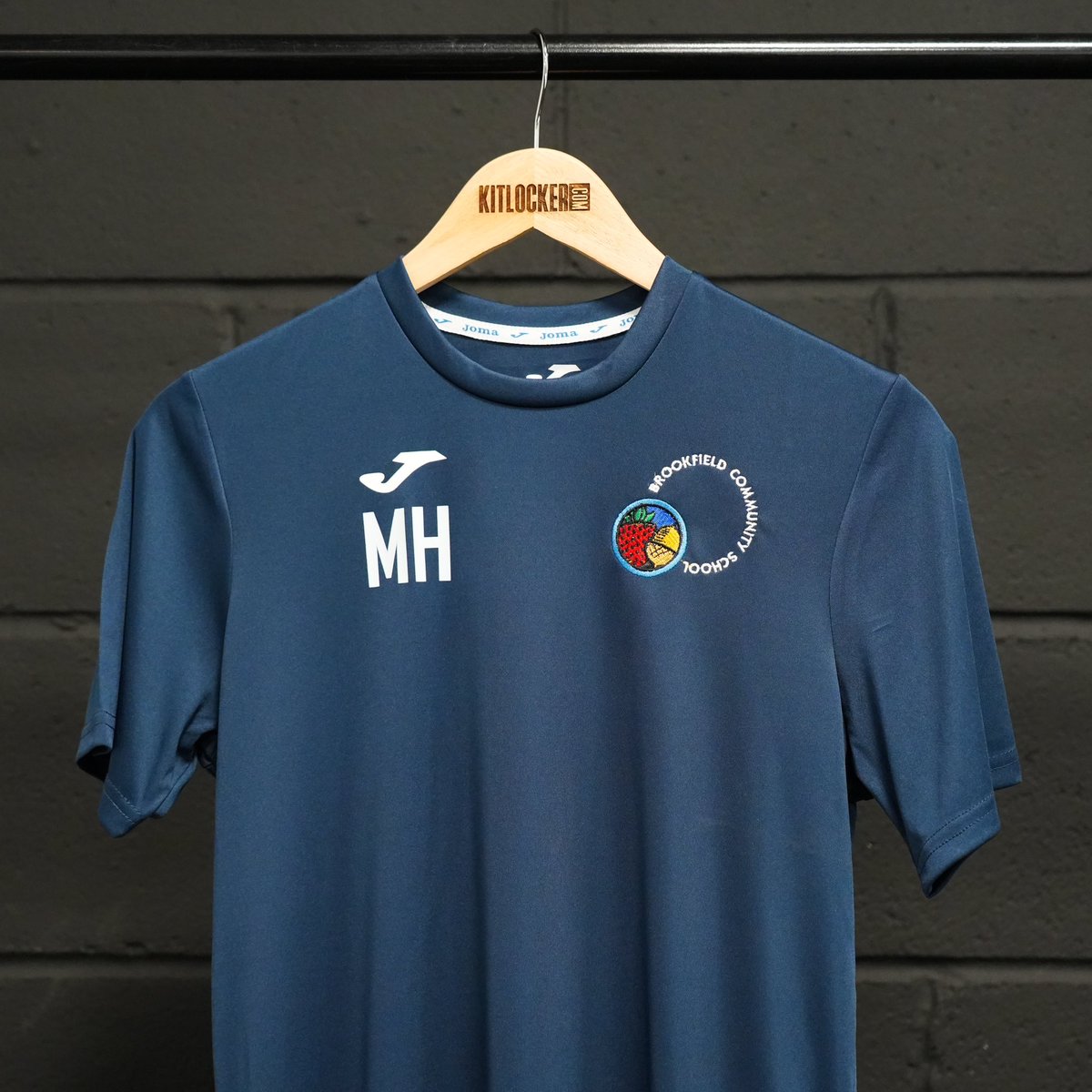 Kitlocker_edu's tweet photo. ๐ Brookfield Community School
@jomasport Combi Short Sleeve Performance Shirts with the intricate embroidery on the left chest going out to Brookfield Community School ๐ฅ
#unlockyouridentity | #newkitfeeling
#brookfield #joma #kitlocker https://t.co/OKh7AqsxGf