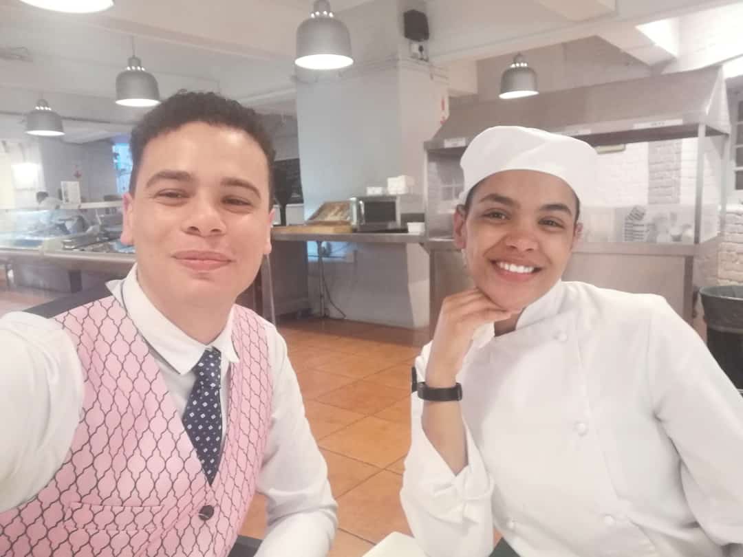 [Pictured] Former #MuizenbergCampus students and interns, Lee Peploe and Chanda du Plooy, enjoying their lunch break at #MountNelson
#Chanda was invited by #MountNelson to shadow their pastry chef for a few weeks, and #Lee is employed at #MountNelson. 

 #InternshipSuccess #DHET