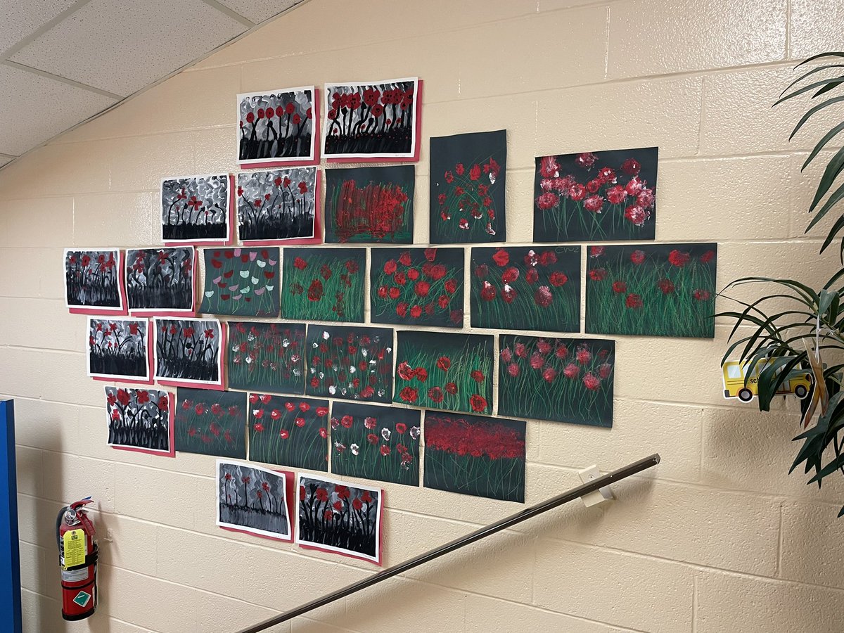 MsLeGrow5's tweet photo. Some of the gorgeous artwork created by our Grade Five students for the Remembrance Day assembly #LestWeForget https://t.co/6rG3y88rF6