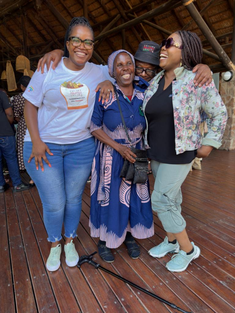 deep_renzo's tweet photo. Sanga misi ri rothe nga hafha Tembisa kha Mbekanyamushumo ya #Dziaorowa326pm na @Ticoliphadzi @shandu_vele na Mubveledzi @Rendys123 Musumbuluwo u swika Lavhutanu kha @Phalaphala FM
#Azisheeeeeeeee🎶🎼🎵📻🎧🎙️🔥🔥🔥🕺🏿🕺🏿🕺🏿💃🏿💃🏿💃🏿 https://t.co/h9aHXdoDH2