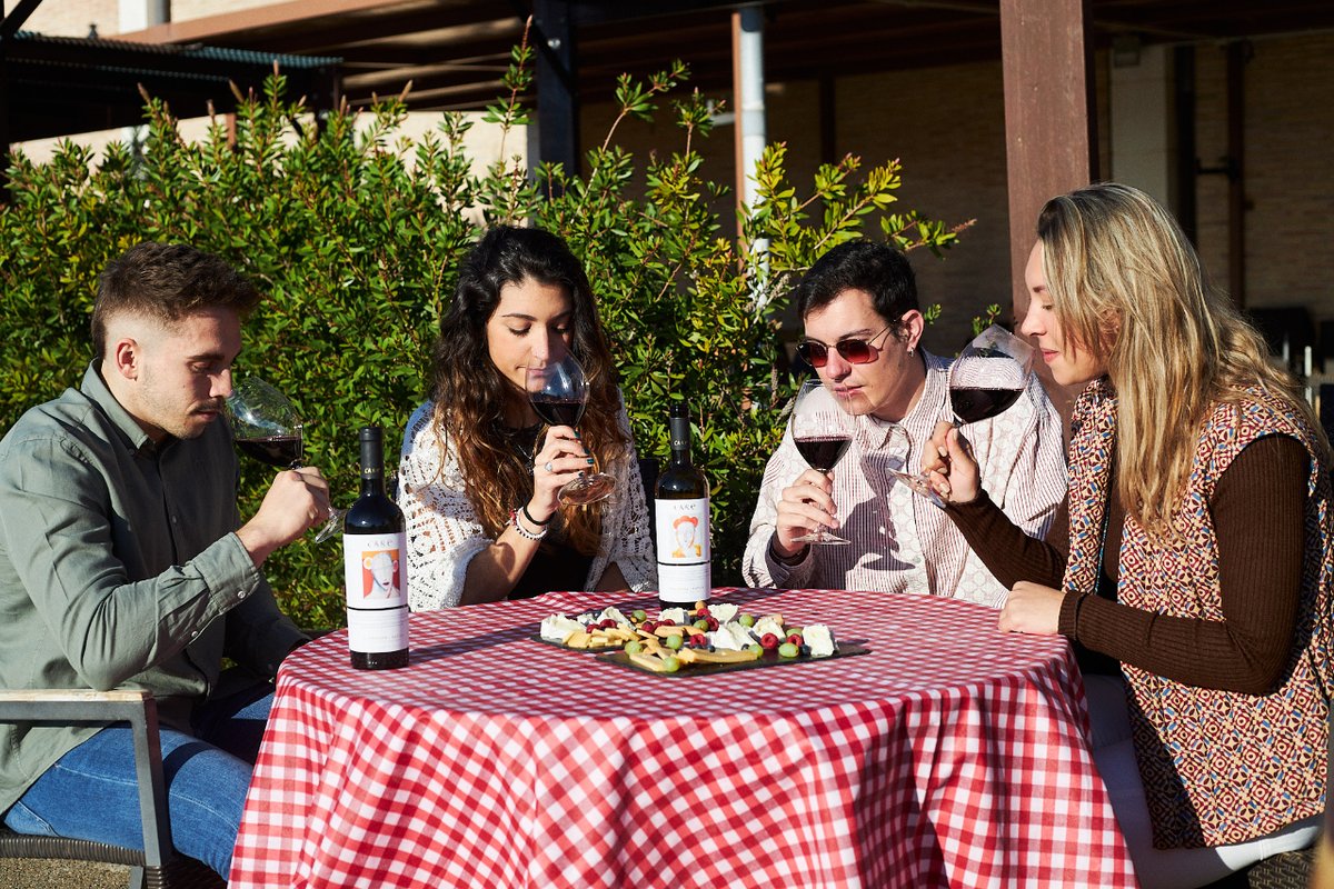 BodegasCare tweet media