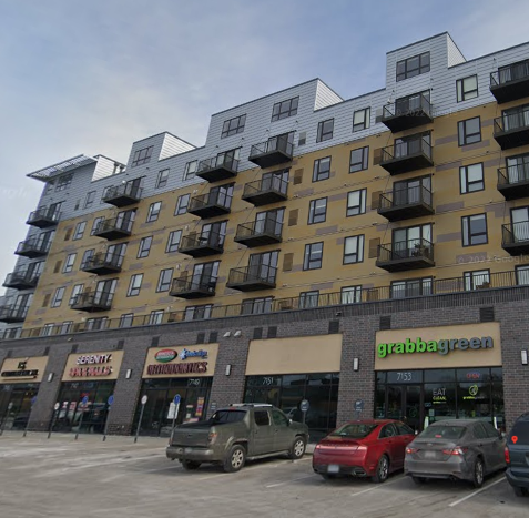 swyftcities's tweet image. What proper density looks like even in the suburbs. A 6-story apartment building literally built over a strip mall with a full-service grocery just out of frame 100' to the left.  #urbanplanning #urbandesign #livablecities