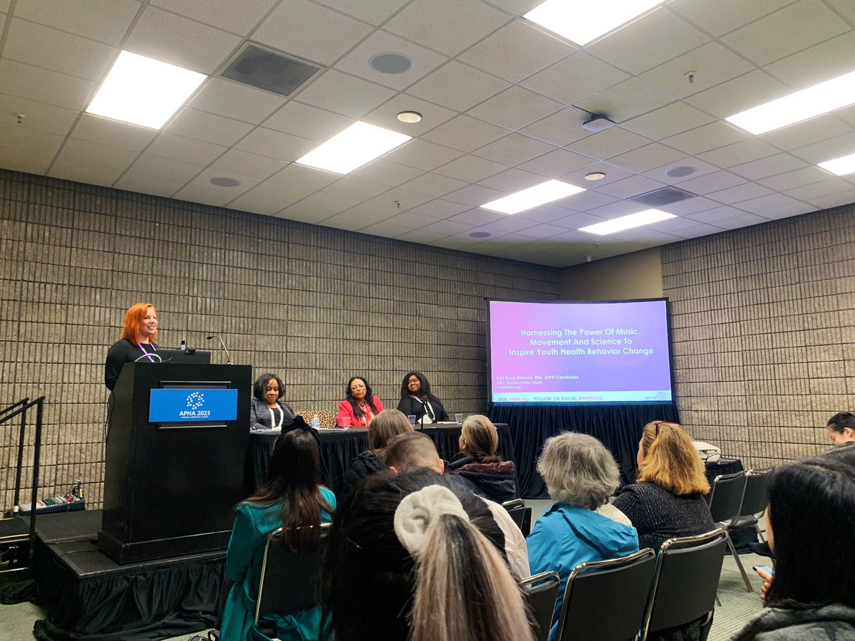 Day 1 at #APHA2023☑️ I was able to see an inspiring #ArtsinPublicHealth session by @lorirosebenson from @HHPHorg about how the arts can be used to improve health literacy Then later I caught up with friends from my @HPRScholars cohort🤩 Already feeling so grateful to be here!