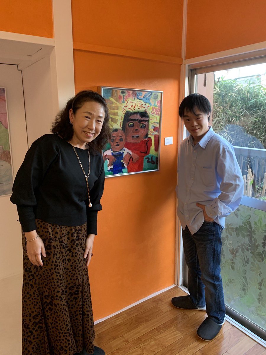 gallery_orange8's tweet photo. #スナックひきだし の #紫乃ママ がきてくださいました✨✨　紫乃ママが福祉に関心を持たれるのは、人間についての洞察の深さゆえ、と納得。近いうちにギャラリーでいっしょになにかイベントを、と約束していただきましたので、皆さまどうぞお楽しみに❣️
#ギャラリーオレンジ八幡山 https://t.co/wOAhFt3pVL