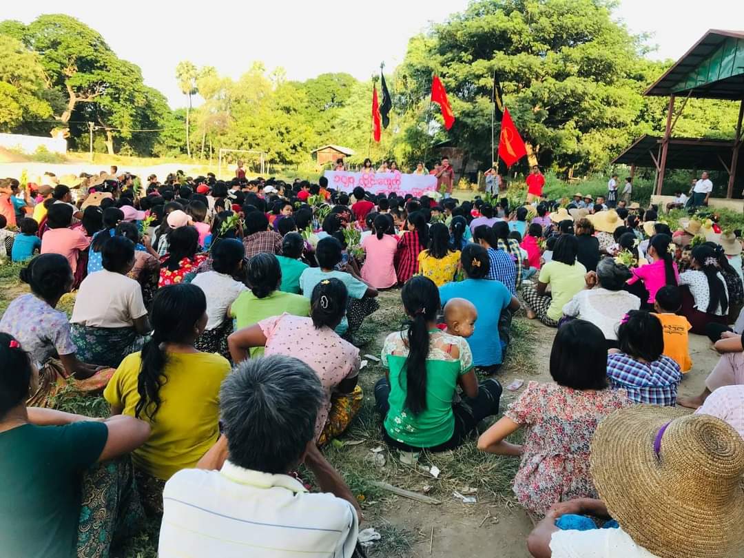 TayzarSan's tweet photo. ❝ ဖက်ဆစ်တပ်ကို စွန့်ခွာကြ ပြည်သူ့ရင်ခွင် ခိုလှုံကြ

၁၀၂၇ လှိုင်းတွေကို အောင်သပြေနဲ့ ကြိုဆို ❞

#အောင်သပြေ_လူထုလှုပ်ရှားမှု
#aungthapyaymovement
#1111movement 
#ပြည်သူ့ရင်ခွင်ခိုလှုံကြ https://t.co/PsgJXVOiMH