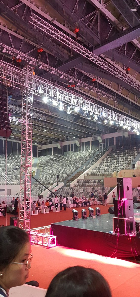 perdana ke istora ternyata bukan nonton badminton tapi buat nyanyi🙏🏻