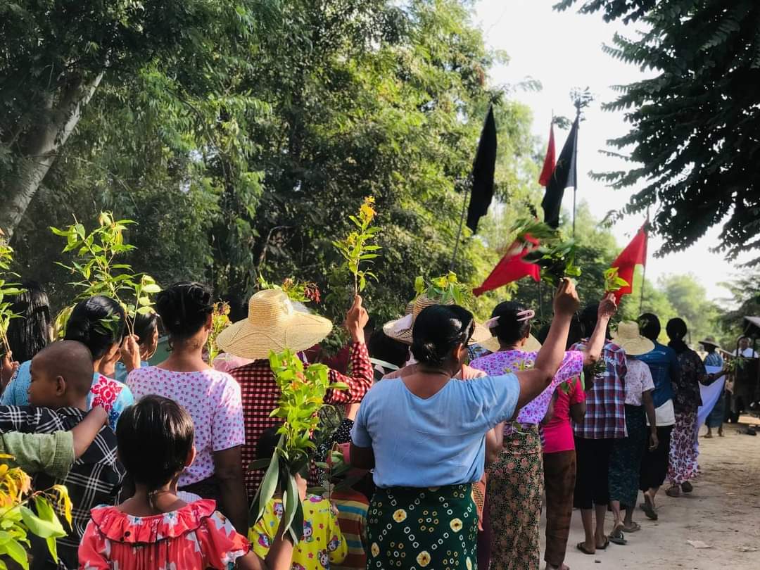 TayzarSan's tweet photo. ❝ ဖက်ဆစ်တပ်ကို စွန့်ခွာကြ ပြည်သူ့ရင်ခွင် ခိုလှုံကြ

၁၀၂၇ လှိုင်းတွေကို အောင်သပြေနဲ့ ကြိုဆို ❞

#အောင်သပြေ_လူထုလှုပ်ရှားမှု
#aungthapyaymovement
#1111movement 
#ပြည်သူ့ရင်ခွင်ခိုလှုံကြ https://t.co/PsgJXVOiMH