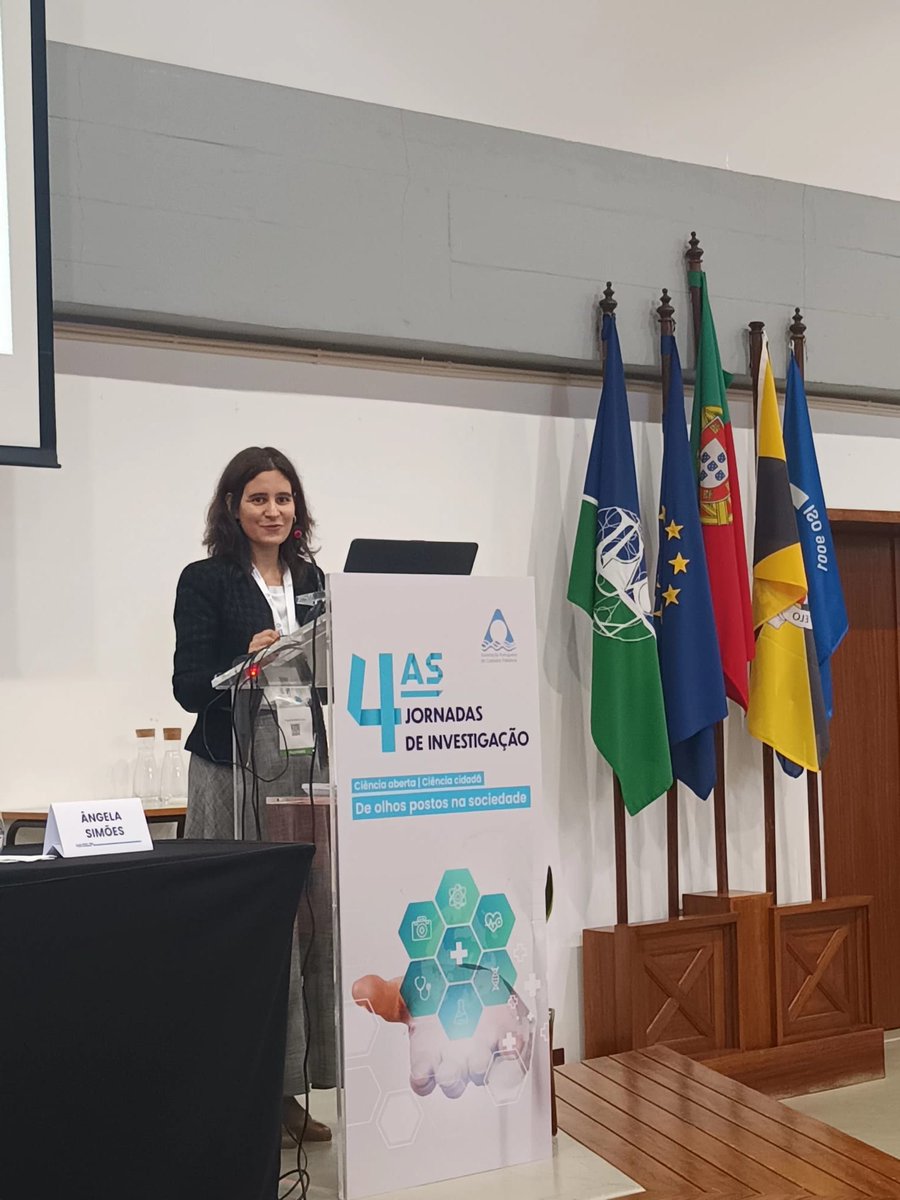 📸 <a href="/SilviaLopes30/">Silvia Lopes</a> during a plenary on: how research can contribute to 'know the present' and 'prepare for the future' with a #publichealth perspective at the <a href="/APCPaliativos/">APCP</a> last Saturday 🙌