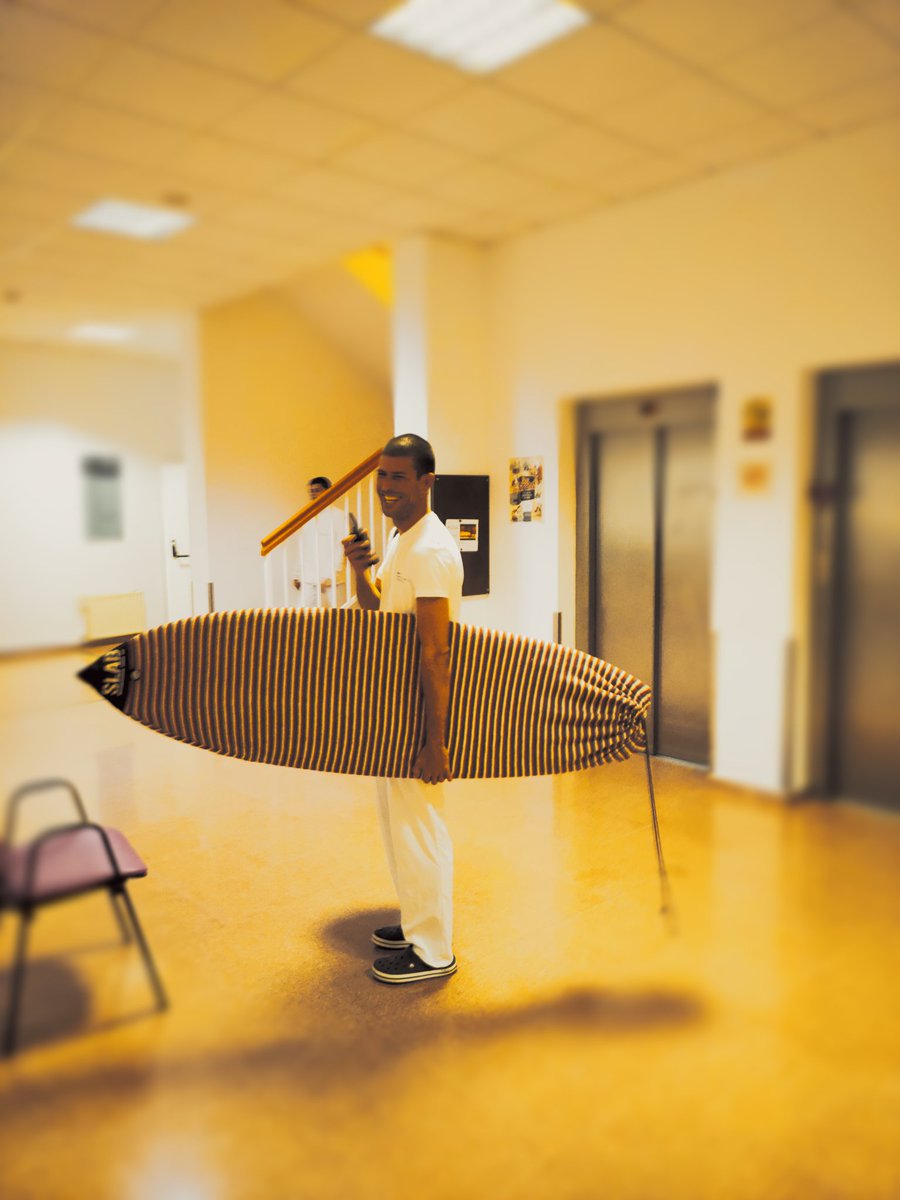 SedaXisco's tweet photo. Badeu !!! Que t,he dit que vull baixar s,escala fent surf !!!!
#cosesdefeinaquenosentenen😂♥️😘 #aguantameelcubata  #cosesquepasenasaroqueta #surf #cosesdefeinaquemolenmolt #aixosacaba #momentsunics #vosenyoraremolt #residenciafelanitx #serveissocials #imas #mallorca2023 https://t.co/JyizqRbpnR