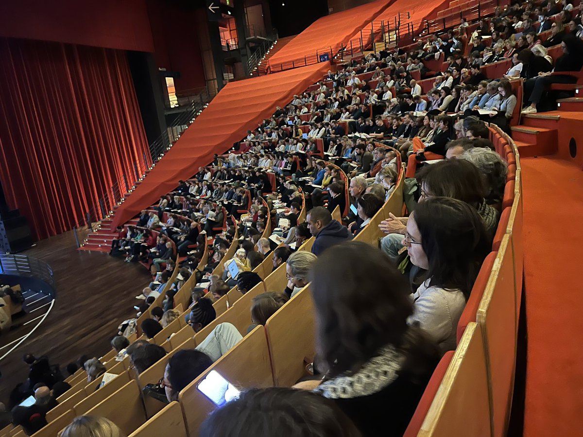 JOUR J 🔔 Début ce lundi, des journées nationales : Écoles inclusives ! École pour tous ? au centre des congrès de Lyon. Plus de 1400 personnes ont pris part à ce grand rendez-vous prévu du 13 au 15 novembre. #JNECOLEINCLUSIVE #Handicap #Ecole