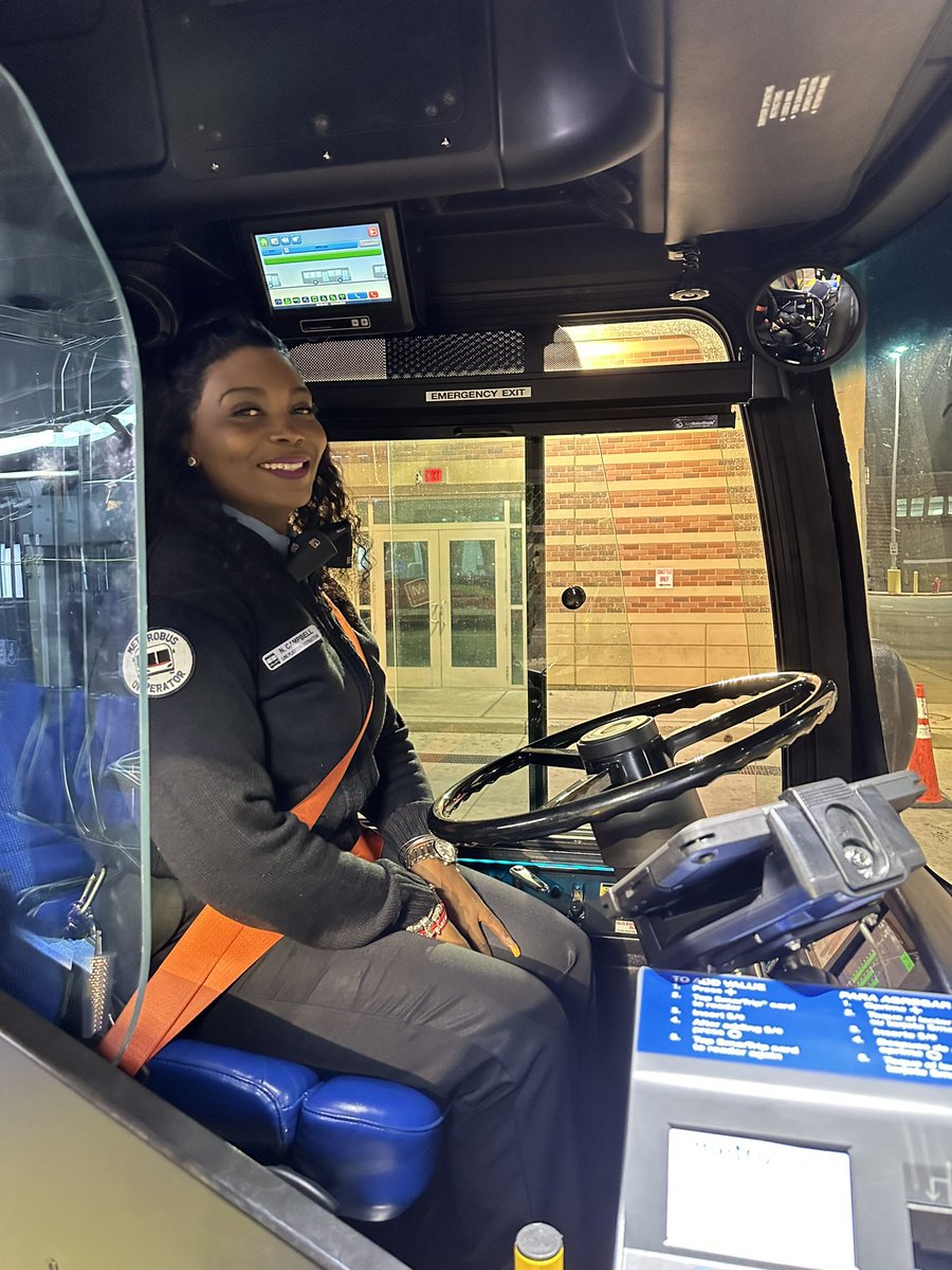 wmata's tweet photo. Our first 60-foot electric buses hit the street! Find out more: https://t.co/pPBSqm3FSS #wmata #YourMetro https://t.co/rotXEDB61x