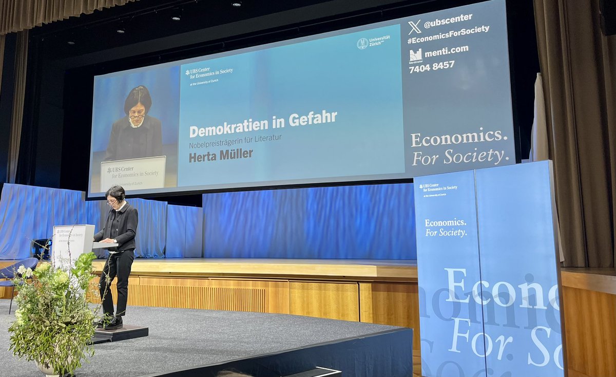 BarbaraPerriard's tweet photo. Democracies Under Threat: Danke, Nobelpreisträgerin Herta Müller, für ein bewegend-beklemmendes Plädoyer für Freiheit und Demokratie #EconomicsForSociety @ubscenter https://t.co/qY6J8xK9SV