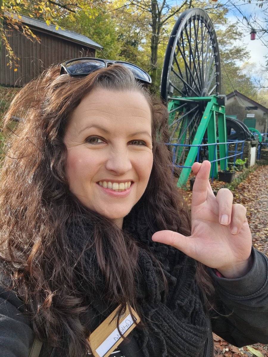 📢!!! Today is Crossed Finger Selfie Day! Post your crossed-finger selfie and join us in the fun to say #ThanksToYou to #NationalLottery players. Remember to tag us using @HeritageFundCYM Find out more 👇 heritagefund.org.uk/news/get-invol…