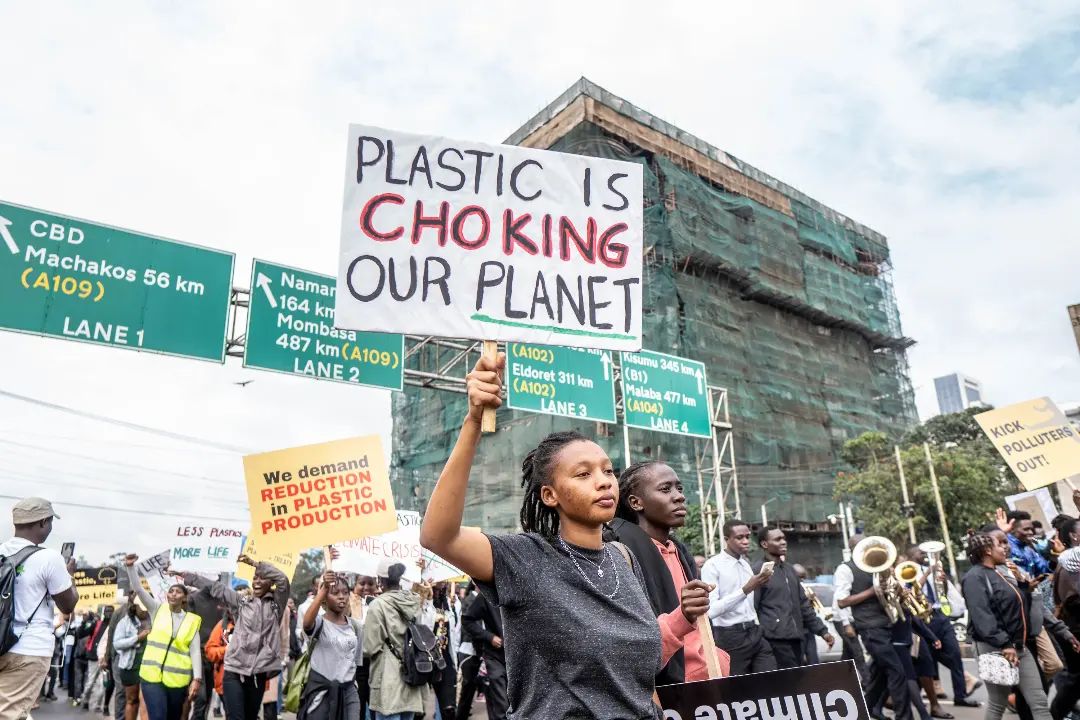 As global leaders are negotiating the global #PlasticTreaty at the #INC3 in UNEP, here are a few tips on how you can defeat plastic pollution at an individual level. Read here 👉 planetone.org/the-7-rs-to-de… 

#BreakFreeFromPlastics