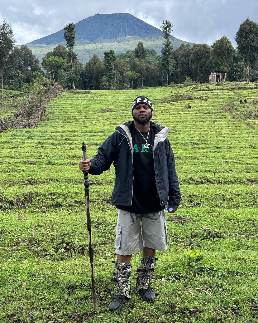 ikazerwanda's tweet photo. Amazing experience of meeting Rwanda’s mountain gorillas 🦍 

Terminator hitmaker, KingPromise tracked the majestic primates in Volcanoes National Park this weekend.

Book your tour with us today at:
📧 info@ikazerwandatours.com
🌐 https://t.co/RFS3YEXeKc https://t.co/0ox52fi2Dv