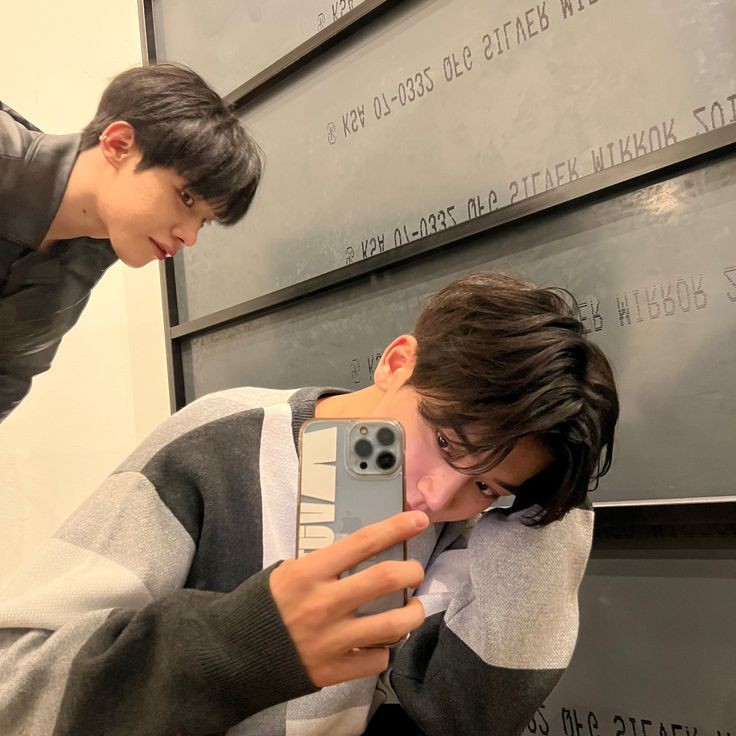 1224YECHAN's tweet photo. #findingforx HI! i want to join this too
i'm sofia, 18 from singapore! my bias line currently is hyuk xen yechan sebin and i absolutely love glitter yechan if u can't tell from my pfp ✨️✨️ pls follow me i do not have any age restrictions because i want to make friends :D https://t.co/SpuXyQRZBW