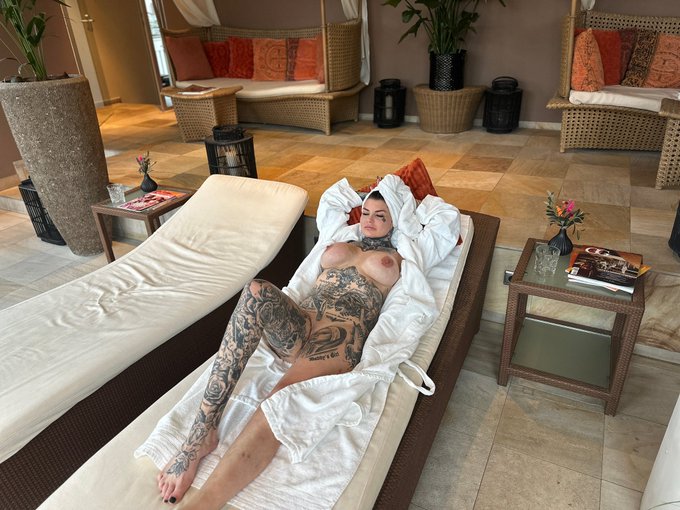 Relax after work - heute kommt noch der neue Clip von gestern Online https://t.co/BszNCK6ZmR<a href="/tag/wild"class="tags"><span>#wild</span></a><a href="/tag/studio"class="tags"><span>#studio</span></a><a href="/tag/spa%C3%9F"class="tags"><span>#spa&szlig;</span></a>