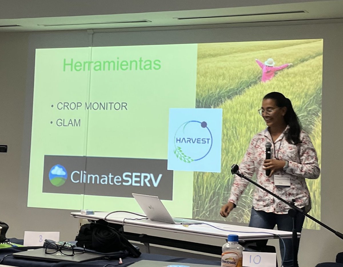 @HarvestProgram's @asgalve was an incredible instructor for the @G20_GEOGLAM sessions at the #RallyFemenino #GeospatialTechnology workshop. 50+ women from diverse fields learned about agricultural monitoring tools #GLAM, #GoogleEarthEngine, @GEOCropMonitor, #AGMET & #ClimateSERV.