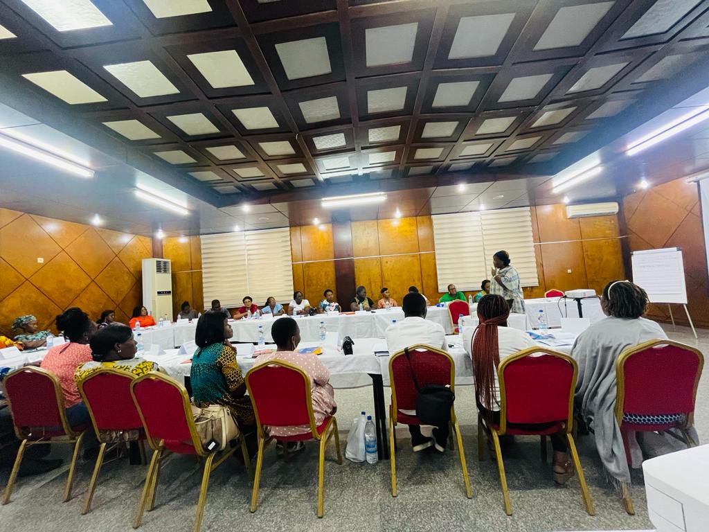 DMPASCNow's tweet photo. #CIV225 Capaciter les prestataires de santé du privé sur #PF et le #DMPASC en particulier, c'est aussi un objectif de @Jhpiego à travers @DMPASCNow. Du 11 au 13 oct dernier, ce sont environs 80 auxiliaires en pharmacie qui ont été formés sur la #PF y compris l'#AI.
#DmpascNow2 https://t.co/SwQ39lKBi4