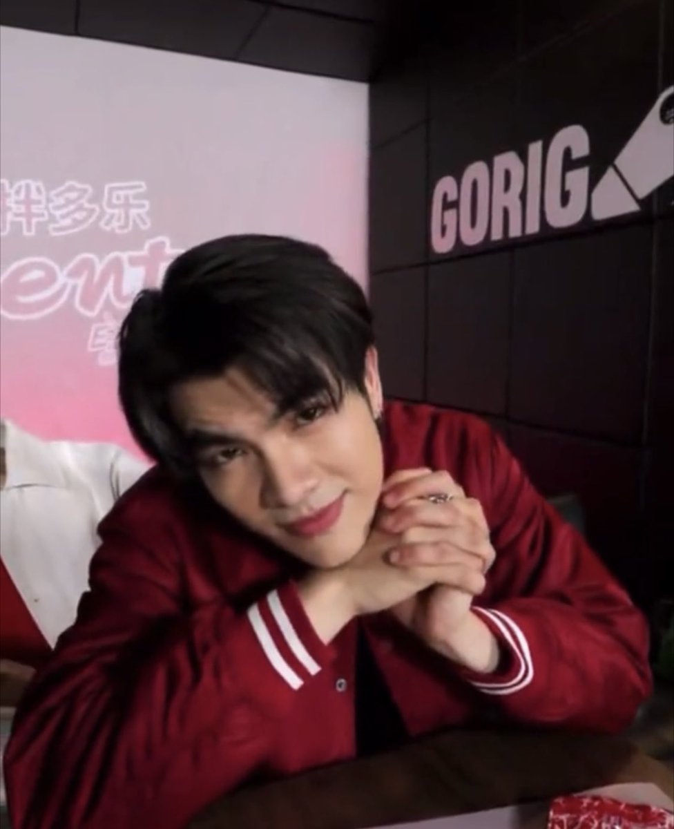 NurNashihin_98's tweet photo. Mileee~ don't do this to me! i wanna  squeeze him 😫🤏🏻

HOT MILEPHAKPHUM WITH BENTO

#BentoxMileApo #MilePhakphum https://t.co/DKRLuGwrUf
