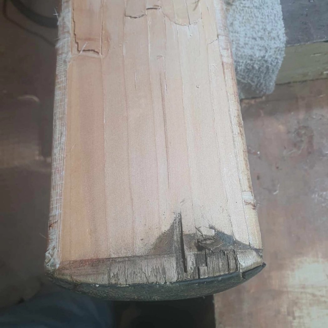 bats_bear's tweet photo. Great to welcome Ed of @ClydachCC and @SUCC_Cricket to the workshop today.
Ed brought his bat in for some TLC and I think you'll be able to see from the before and after pictures that his bat is ready to go for winter nets and summer 2024!
#swearbythebear
#gowellEd https://t.co/oYBXuHeZ0S
