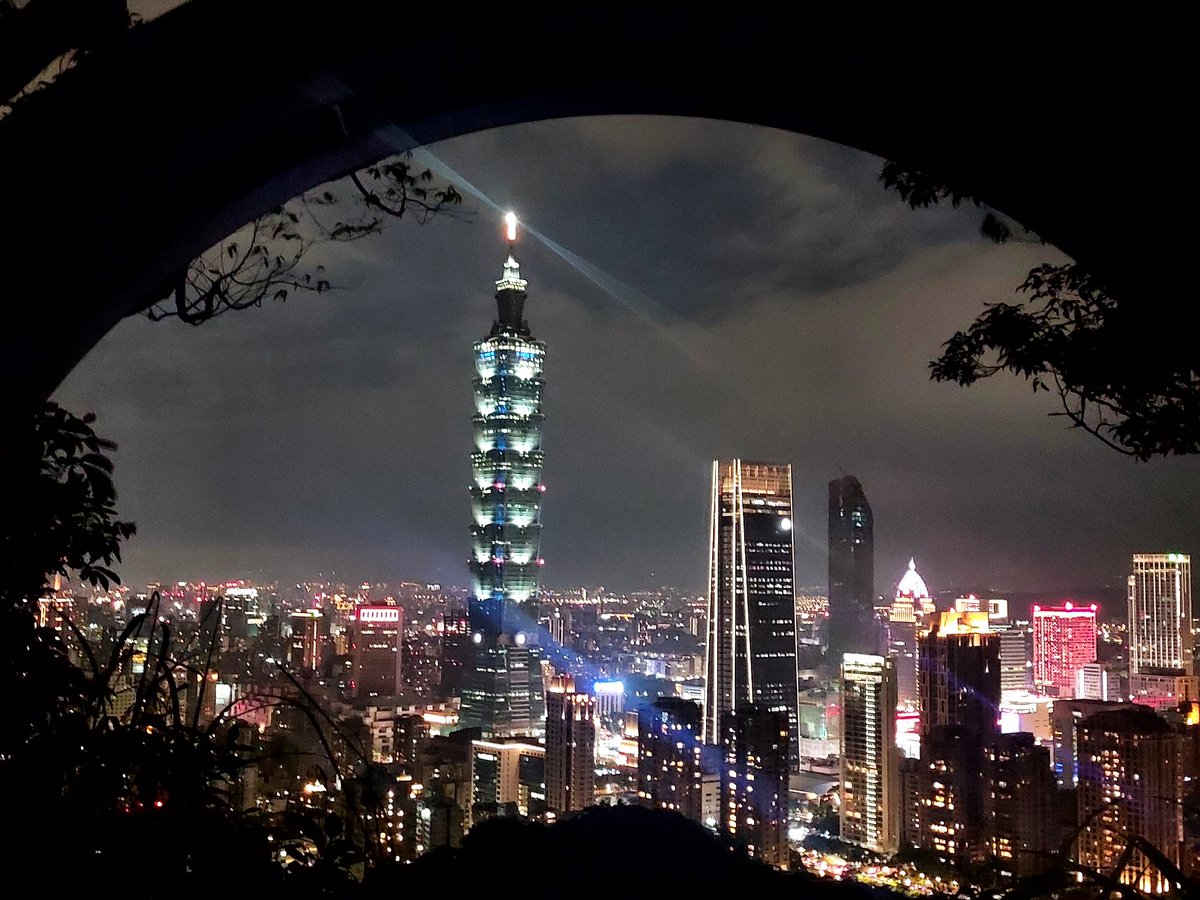 Sidi_Bou's tweet photo. @Trending_Taiwan 2/ Viaggio a #Taiwan 2023 🇹🇼
Dai grattacieli scintillanti ai templi elaborati, dove la spiritualità è mescolata al kitsch, dove divinità buddiste e taoiste spesso convivono
1.#Taipei skyline
2. #Baoan Temple
3. #Longshan Temple
4. #Confucio Temple, #Kaohsiung
#VisitTaiwan #臺灣 https://t.co/Nzkp3LYCOV