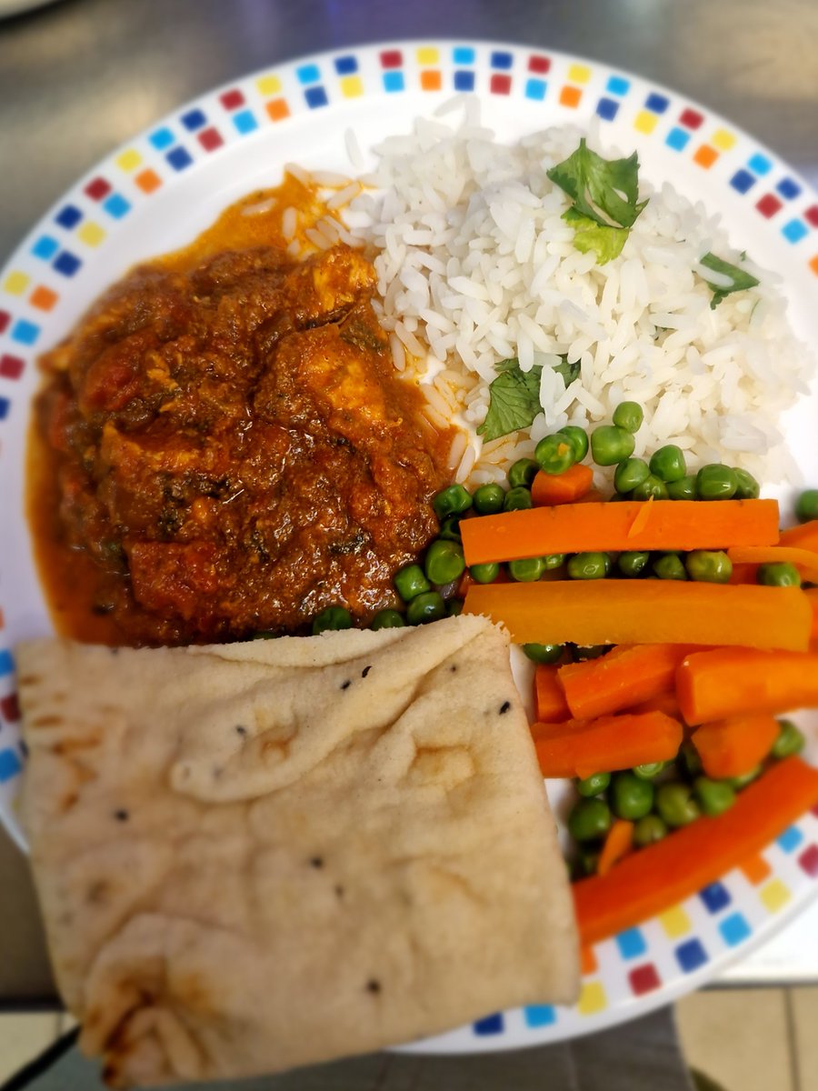 Happy Diwali! 😀Our Catering Teams hosted a fabulous Diwali lunch at Haydn Primary School. The children really enjoyed the feast and decorations. They had Punjabi chicken curry, with fresh coriander 🌿 sprinkled on top, followed by a fruit and yogurt dessert.