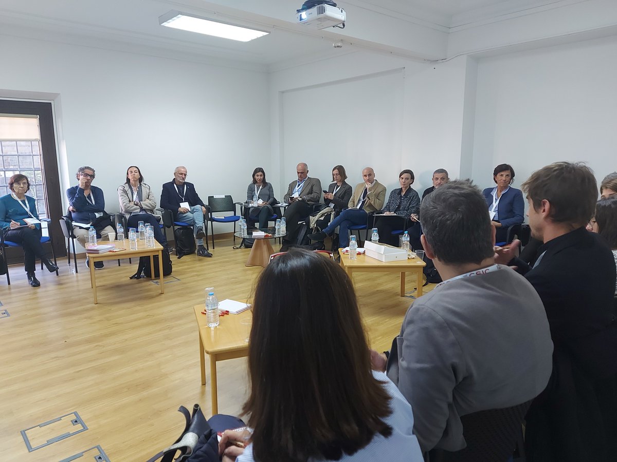 El <a href="/CSIC/">CSIC</a> y <a href="/FGC/">FGC</a> presentan en Barcelona 6 grandes proyectos sobre #InteligenciaArtificial , #etica  y #Sostenibilidad 
Representantes de instituciones, del sector empresarial y periodistas han acudido para conocerlos de cerca
#CSICCat #CiceronCSIC  
🧵Os contamos los proyectos