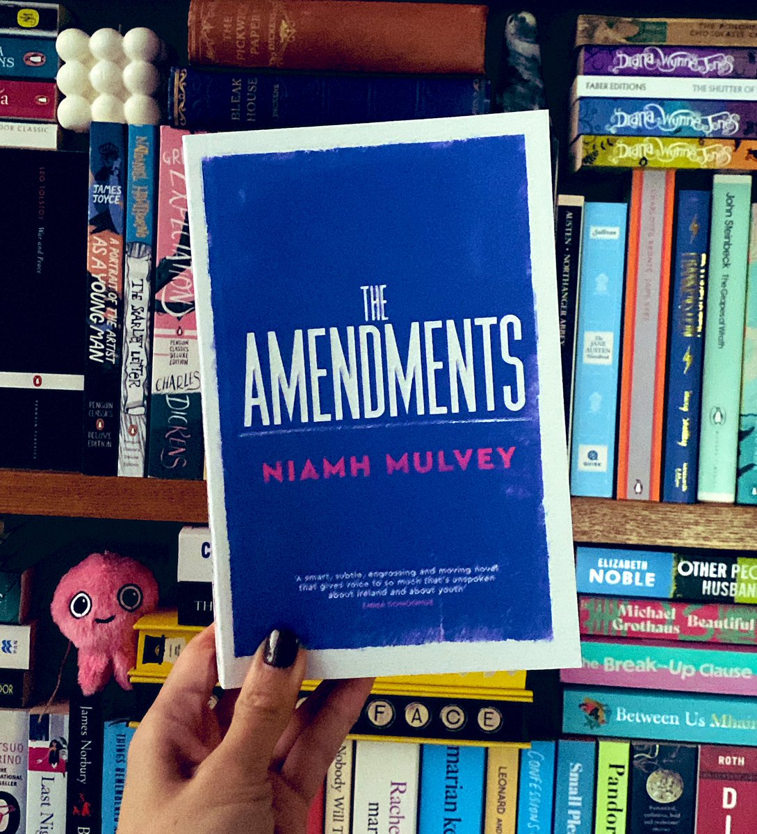 It gets dark so early 😱 Quickly jumping on here to say huge thanks to @siobhanslatt_ for this exciting proof of #TheAmendments @picadorbooks 

A sweeping family saga which tells the story of 3 Irish women and their struggles to find love, meaning and freedom

#BookTwitter
