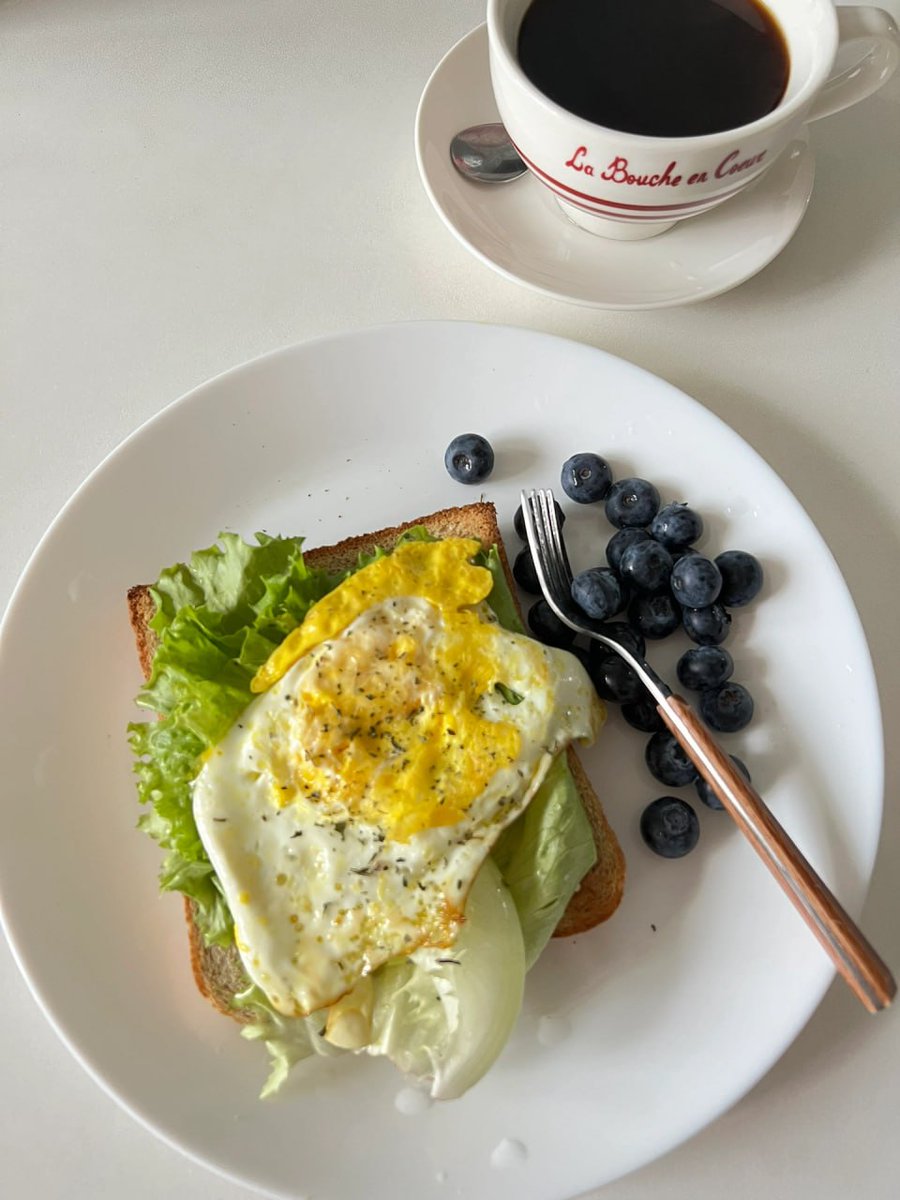Start your morning with a delicious breakfast and start your day with a cup of coffee 😉 Good morning
