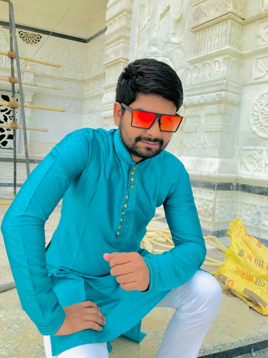 aman830559's tweet photo. aman pathak stenographer hindi gwalior madhya pradesh my contact number 👉 8305596936 https://t.co/2VdiiX7lWT