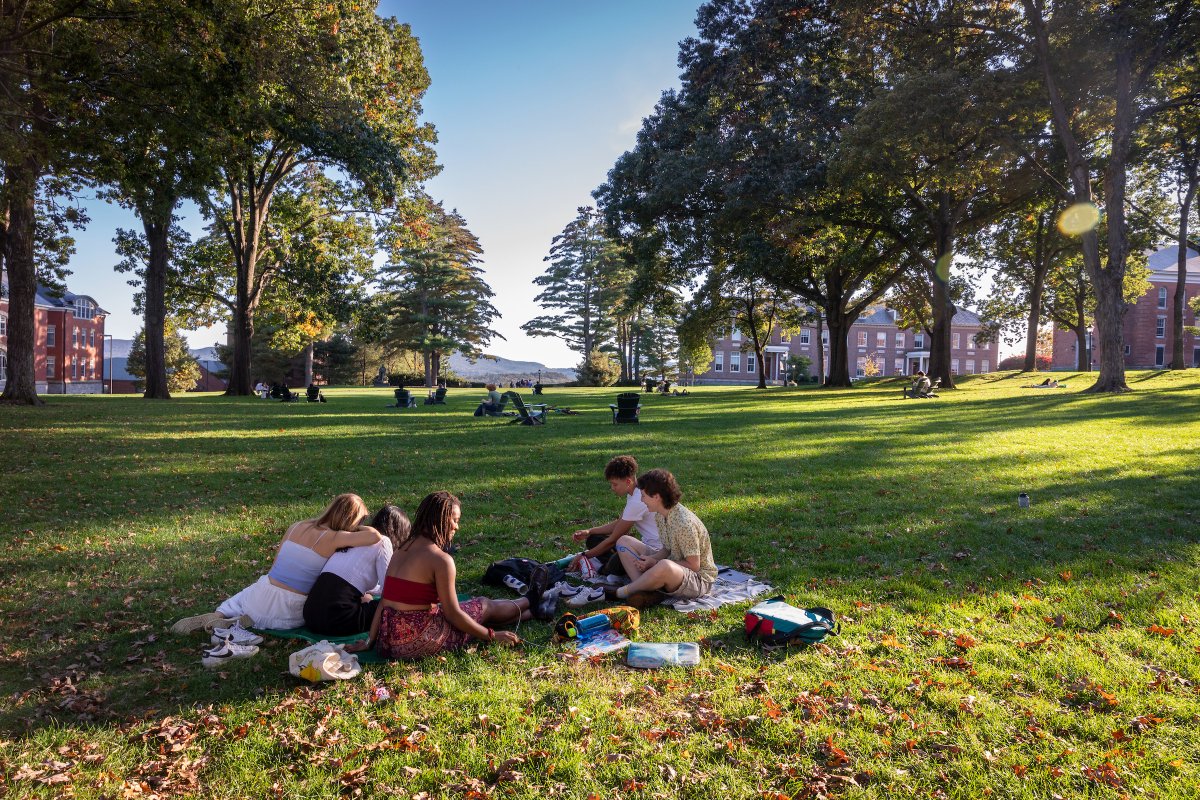 AmherstCollege tweet picture