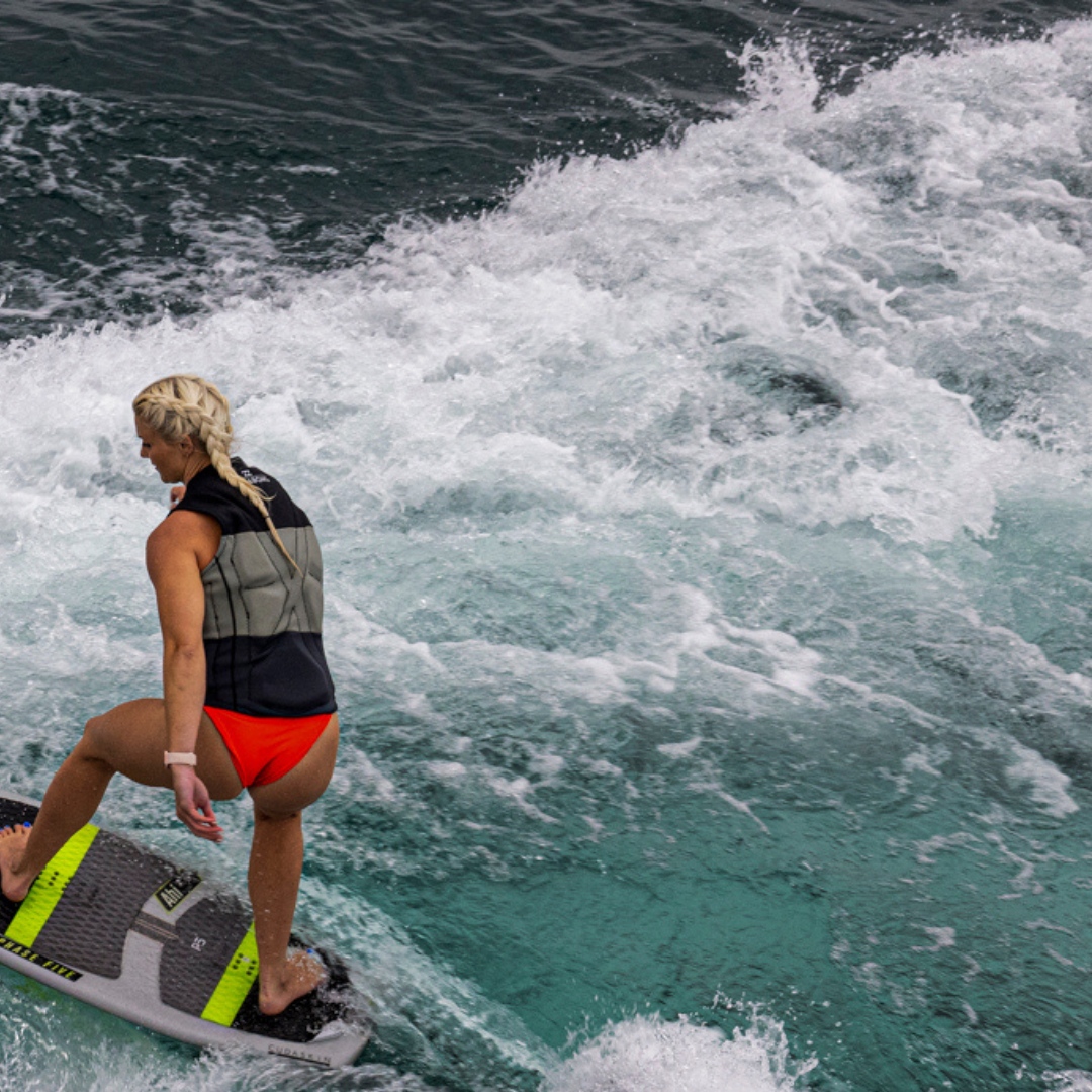 FourWinnsBoats's tweet photo. Who said you can't have fun and be elegant?
Live on #TheFinerSideOfLife and embrace all the enjoyment and delight that comes along with it!
#FourWinnsBoats #IconicBoats #BoatingWithFriends #InboardBoat #HD3 https://t.co/qmLj4Q4dUP