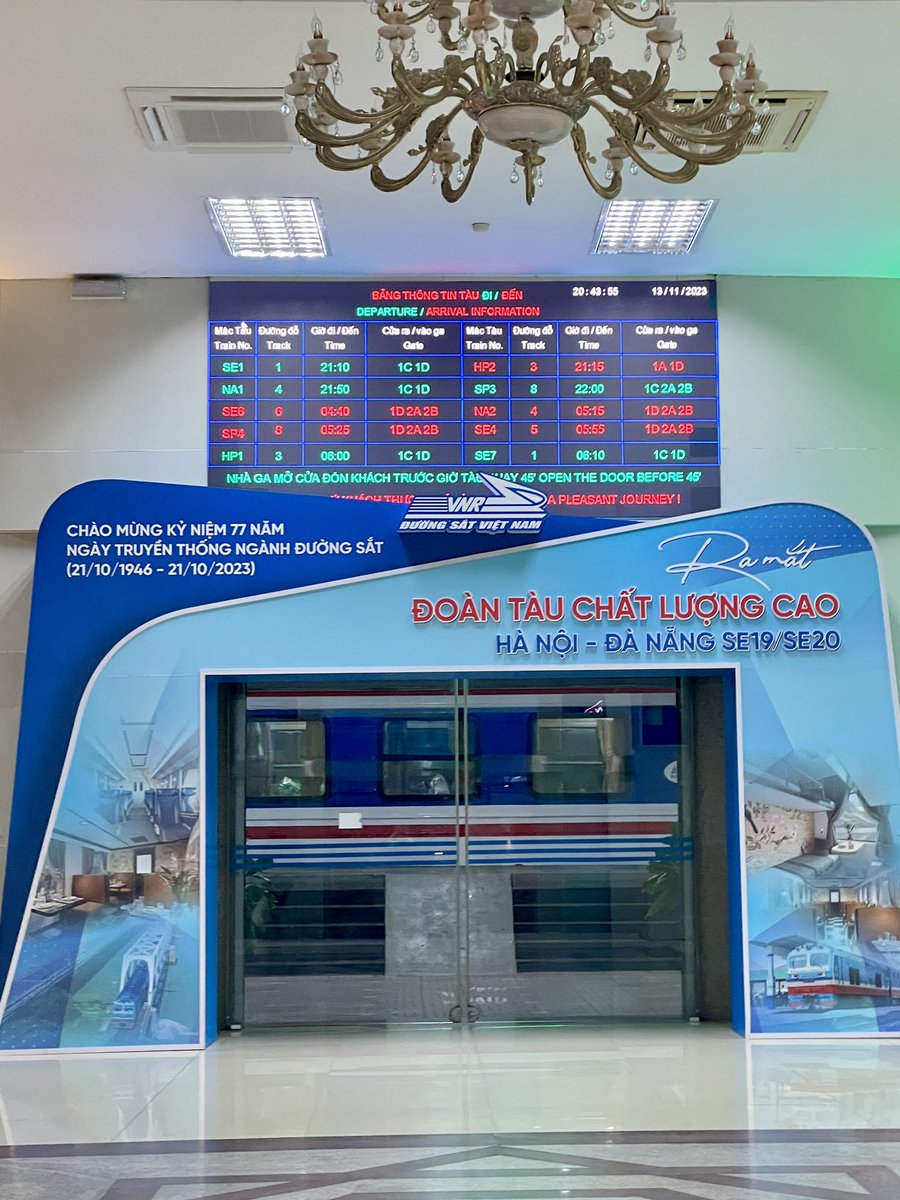 TransportingCty's tweet photo. When in Việt Nam 🇻🇳🚄 #reunificationexpress https://t.co/LPsjDmCWgS