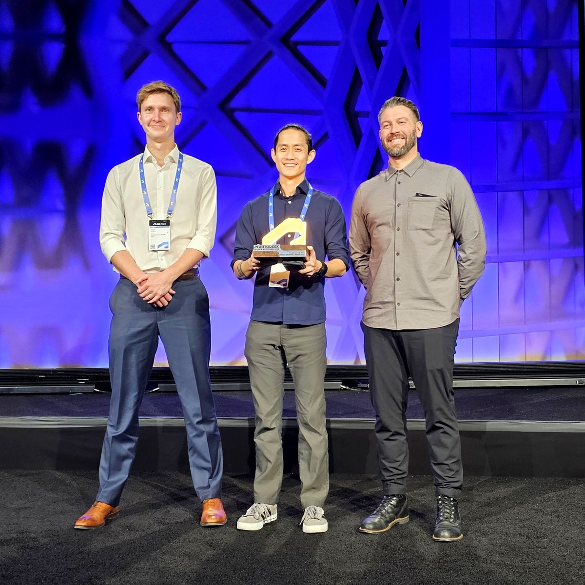 AmecaTheRobot's tweet image. Simon Osborn &amp;amp; Leo Chen were honored to represent Engineered Arts and receive the Best Product Engineering &amp;amp; Manufacturing Project, 2023 Autodesk Design &amp;amp; Make Award at Autodesk University in Las Vegas. Read about the design challenges of creating Ameca autodesk.com/customer-stori…?