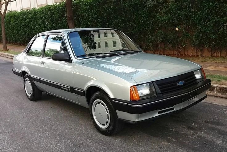 JAL69's tweet photo. #TalDiaComoHoy (ayer en realidad) hace 30 años, #GMBrasil fabrica en el vecino país la última unidad #ChevroletChevette. Su producción llegó a 1.5 millones e inició en 1976. @Chevrolet_ve lo armó entre 1982 y 1991. Aún se armarán #Chevette en #GMAymesa, en #Ecuador, hasta 1995. https://t.co/AXVir4hHK5