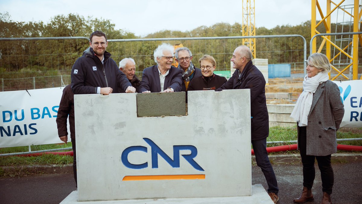 La pose de la première pierre de l'usine de Rophémel a eu lieu ce vendredi 10 novembre. Retrouvez toute l'info ici : eaudubassinrennais-collectivite.fr/blog/le-10-nov…