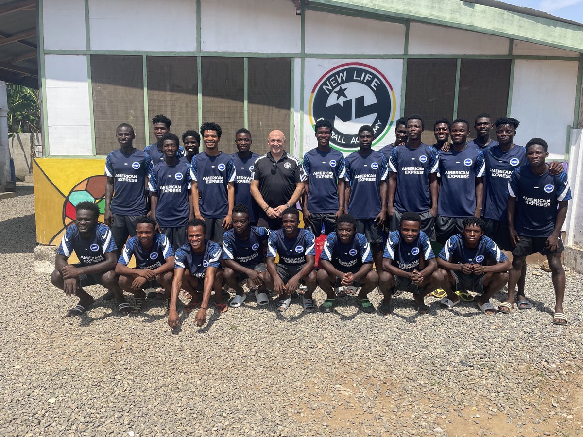 More donated Brighton kit going to great use at the New Life Academy in Accra 🇬🇧🇬🇭👏👏⁦@futurestars15⁩