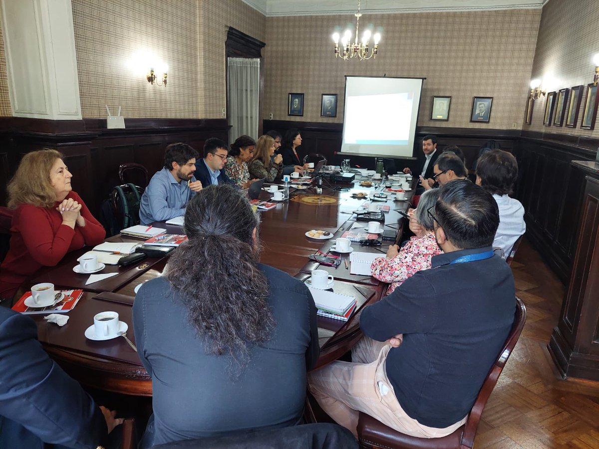 📍En el <a href="/ColegioQFyBQ/">Colegio QF y BQ</a> se realiza la V Mesa del Marco de Consenso Ético para el Sector Salud. Se sumaron <a href="/ChileMatrones/">Colegio de Matronas y Matrones de Chile - Oficial</a> y <a href="/colkine/">ColegioKinesiologos</a> El Marco de Consenso Ético es una iniciativa que busca la colaboración ética multisectorial en los sectores farmacéuticos y dispositivos médicos.