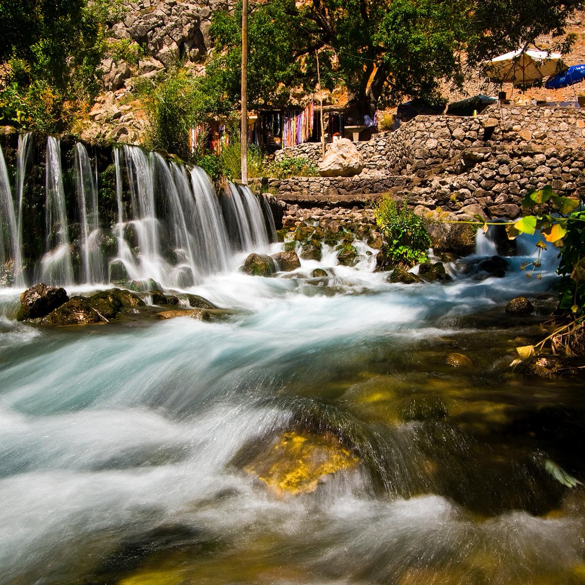 TravelTana's tweet photo. Embark on a journey along the scenic Munzur River in Turkey, where nature paints a breathtaking masterpiece. 🌊🏞️

Immerse yourself in the tranquility of its flowing waters and lush surroundings.

#MunzurRiver #NatureExploration #TurkeyTravel #RiversideRetreat 🇹🇷 https://t.co/12CtuukcgR