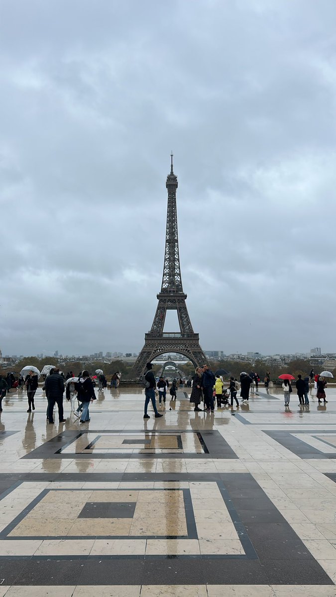 2 dagen in Parijs voor de voorbereidingen van de Olympische spelen! Een kiekje van de Eiffeltoren hoort erbij 😉