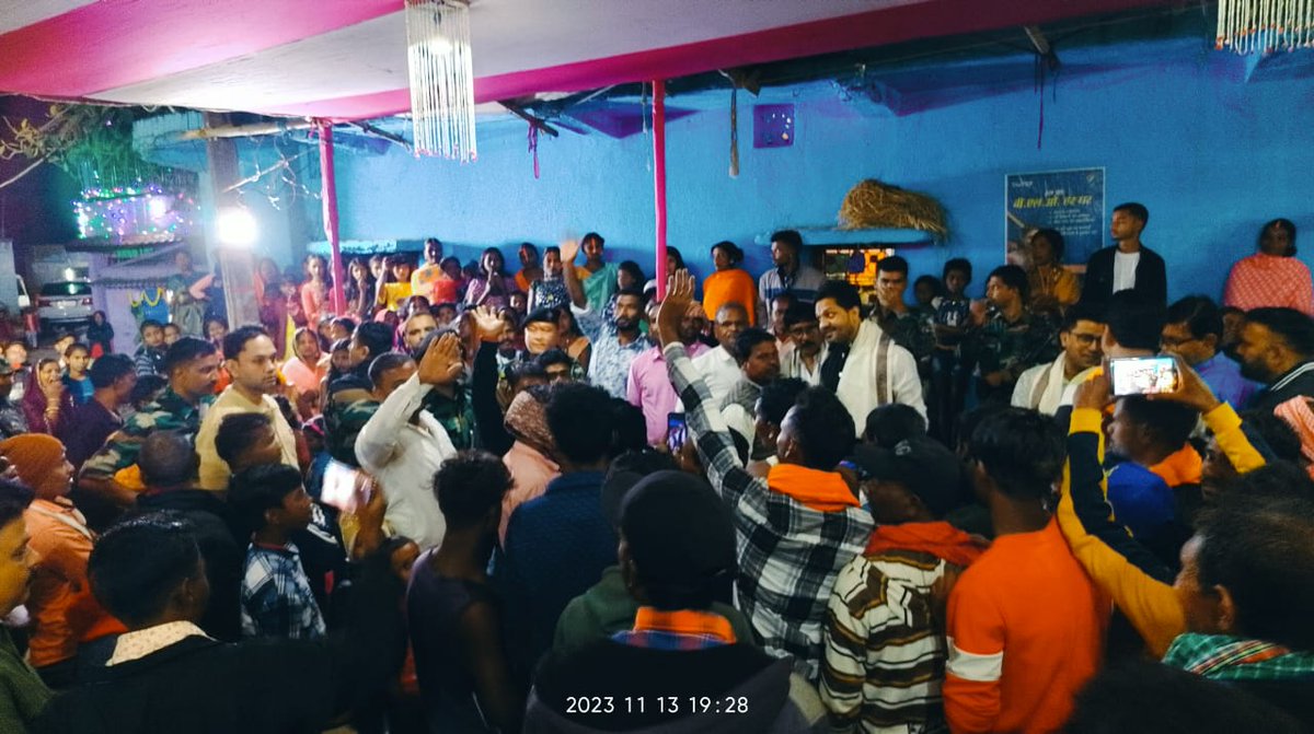 KumarJaimangal's tweet photo. आज चंद्रपुरा प्रखंड के राजाबेड़ा स्थित माँ काली मंदिर में माँ का दर्शन कर माथा टेका और क्षेत्र की सुख शांति एवं खुशहाली की माँ से कामना किया। https://t.co/DOs8TLhvRp