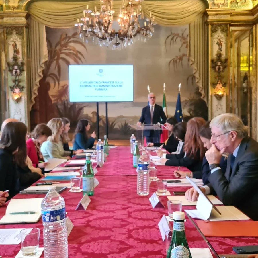 FunzPub's tweet image. Oggi, all’Ambasciata d’Italia a Parigi, il Ministro per la Pubblica Amministrazione, @Paolo_Zangrillo, e il suo omologo francese, @StanGuerini, hanno aperto i lavori del primo atelier italo-francese 🇮🇹🇫🇷 sulle riforme delle pubbliche amministrazioni. 

#italiafrancia